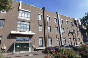 Необходимо е по-широко участие във финансирането на основни изследвания, казва експертът