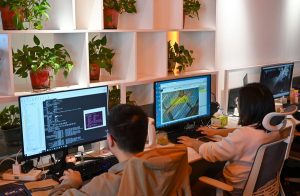 Държавата гледа към сателитен интернет скок с рекордни документи