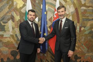 Синцзян отчита най-висок ръст на външната търговия в Китай