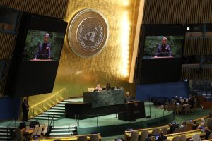 Първата железопътна транзитна линия, пресичаща Яндзъ в Шанхай, завършва полагането на коловози, повишавайки делта интеграцията