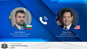 Китай ще разшири центровете за научно-технологични иновации в регионални клъстери за глобално влияние: министър