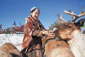 Поколенията въплъщават духа, устойчивостта на традиционната етническа планинска култура