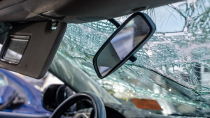 “Фолксваген” се блъсна в трактор, ранени са двама младежи