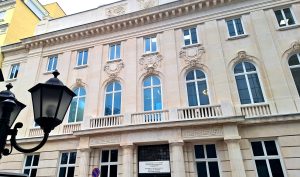 Вицепремиерът Караджов се извини на пътниците от влака София-Варна и разпореди на БДЖ да ги компенсира