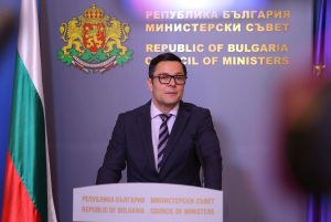 Вицепремиерът Пулев: Правителството предотврати риск от нарушаване на санкционните режими и гарантира оперативния контрол върху „Лукойл България“